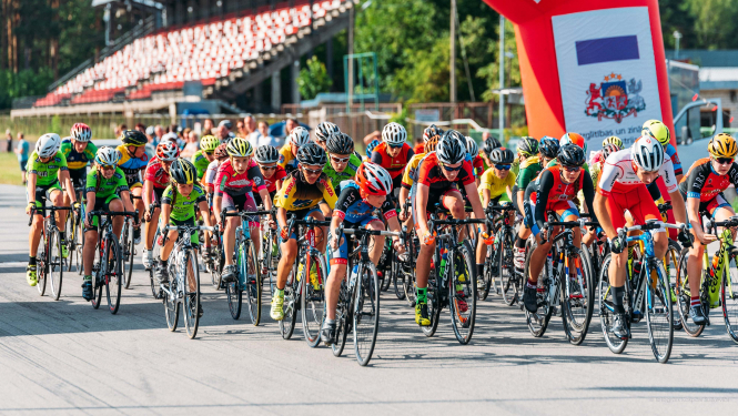 Riteņbraucēji Biķernieku trasē