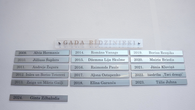 Siena ar Gada rīdziniekiem