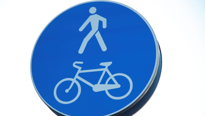 Ceļa zīme gājēju un velo celiņš