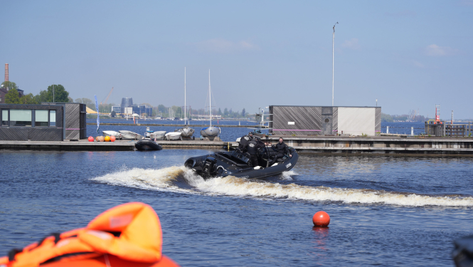 Glābēju motorlaiva