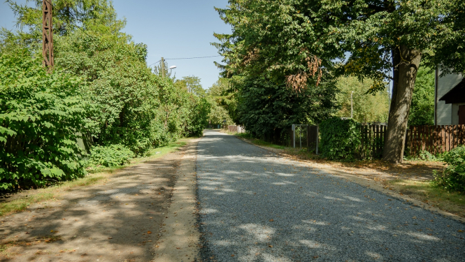 Iela ar grants segumu