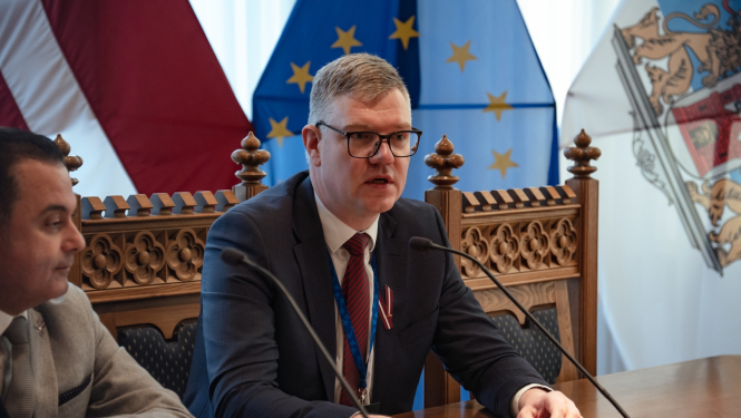 Veselības ministrs Hosams Abu Meri un Rīgas domes priekšsēdētājs Vilnis Ķirsis