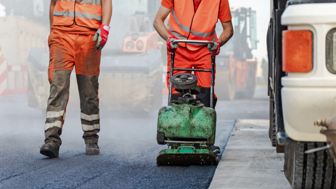 Remontē ielas segumu