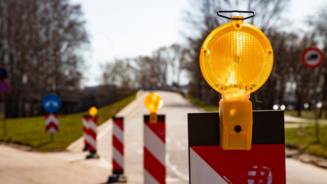 ceļa zīme, norobežojums