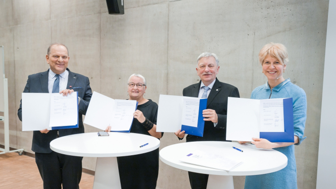 Paraksta sadarbibas ligumu