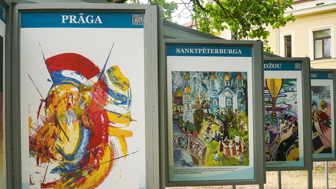 Izstāde Līvu laukumā