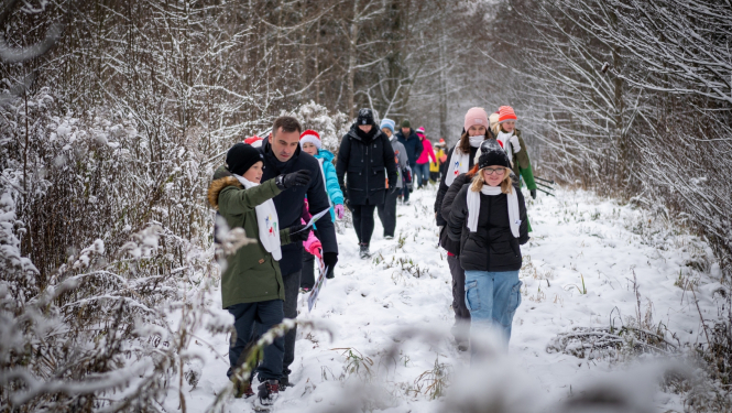 Bērni un Mārtiņš Staķis izvēlas Rīgas egli