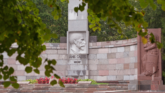 Latvijas pirmā prezidenta Jāņa Čakstes pieminekļa ansamblis