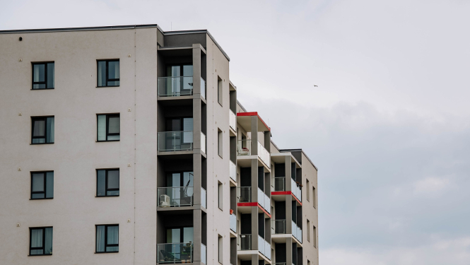 Daudzdzīvokļu māja