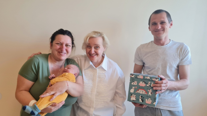 Ukraiņu ģimene ar jaundzimušo bērniņu