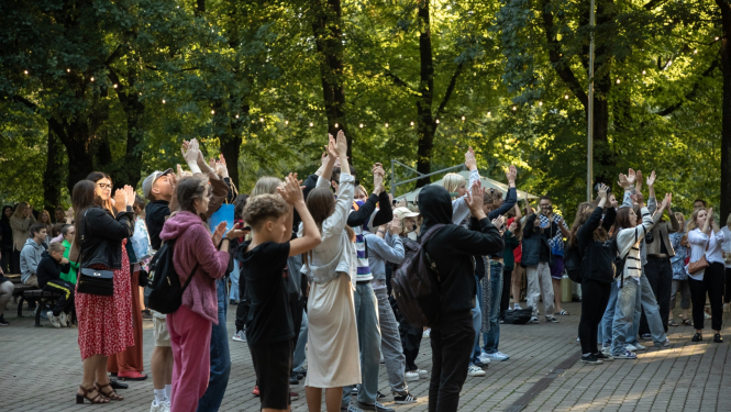 Jaunieši klausās koncertiu