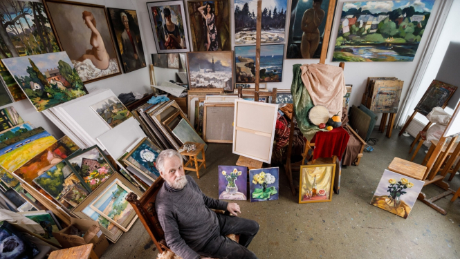 Studijas mākslinieciskais vadītājs ir Juris Ģērmanis