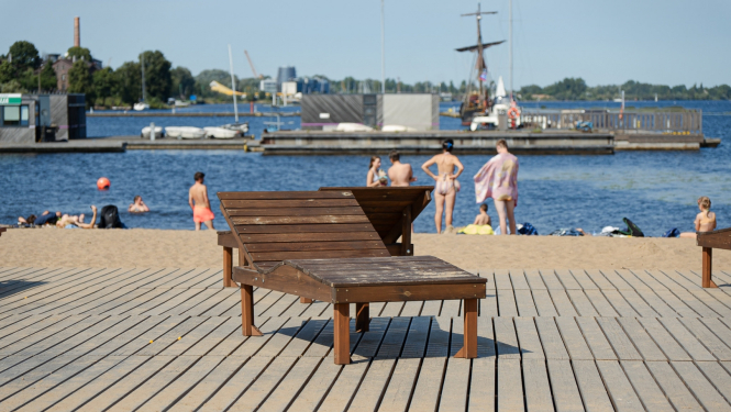 Pludmales krēlsls pludmalē