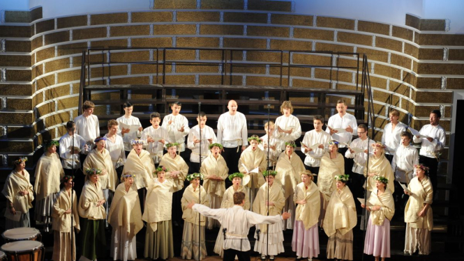 Koris "Balsis" koru skatē LU Lielajā aulā