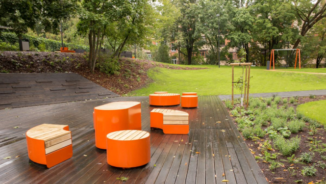 Labiekārtota teritorija Lomonosova ielā 12C