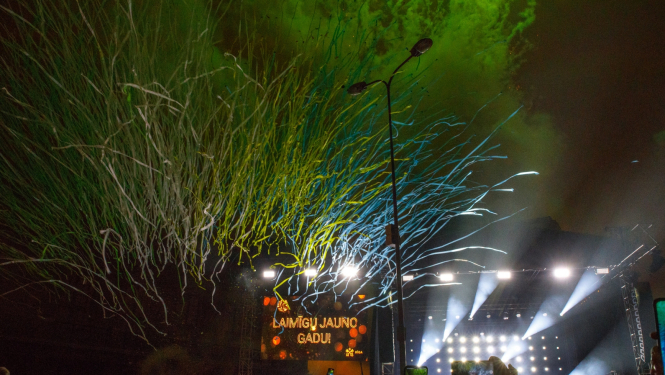 Uzraksts Laimīgu jauno gadu!