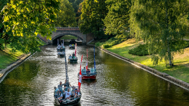 Laivu parāde Rīgas kanālā