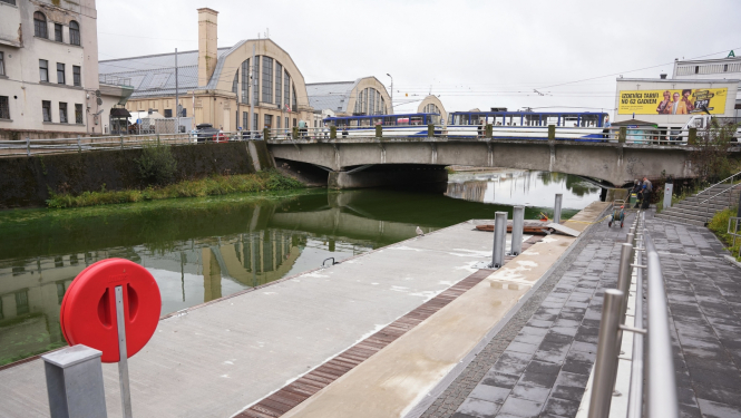 Laivu piestātne Pilsētas kanālmalā