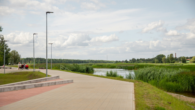 gājēju celiņš lapmpas