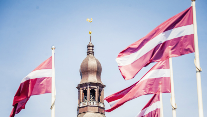 Doma baznīca un valsts karogi