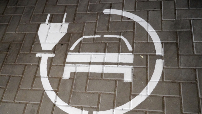 Elektroauto uzlādes zīme