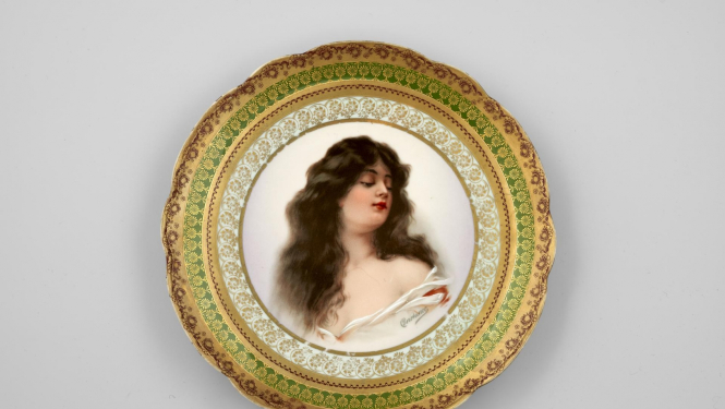 Sievietes portrets uz šķīvja