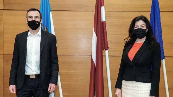  Rīgas domes priekšsēdētājs Mārtiņš Staķis un  labklājības ministre Ramona Petraviča