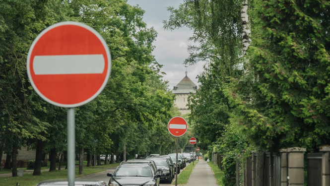 Ceļa zīme ķieģelis