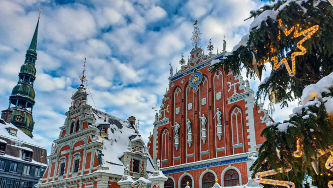 Melngalvju nams ziemā