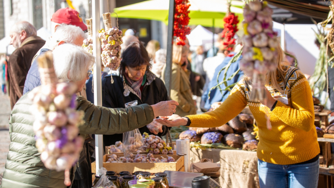 Gadatirgus Doma laukumā