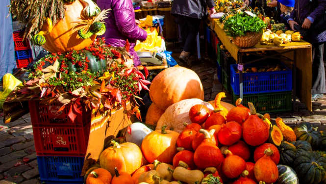 Tirgo ķirbjus un citi dārzeņus