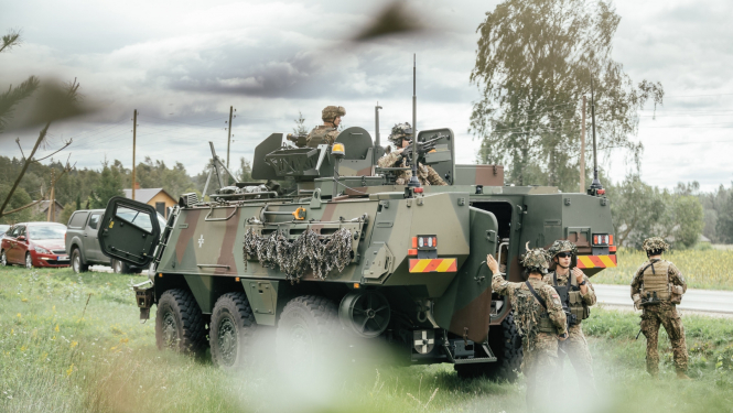 Militarā tehnika un karavīri