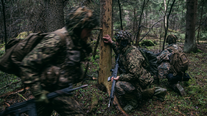 Karavīri militārajās mācībās