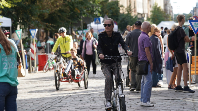 Cilvēki uz riteņiem