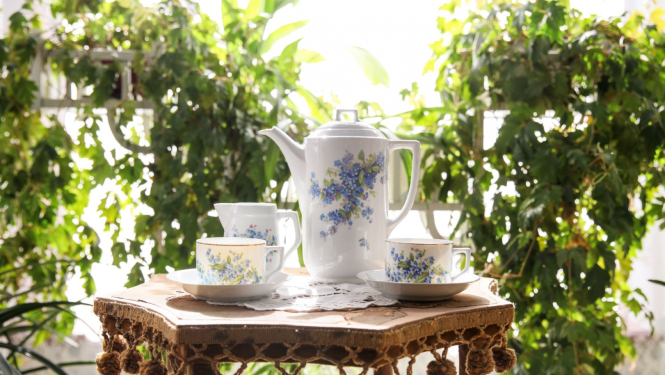 Tējas servīze uz galda
