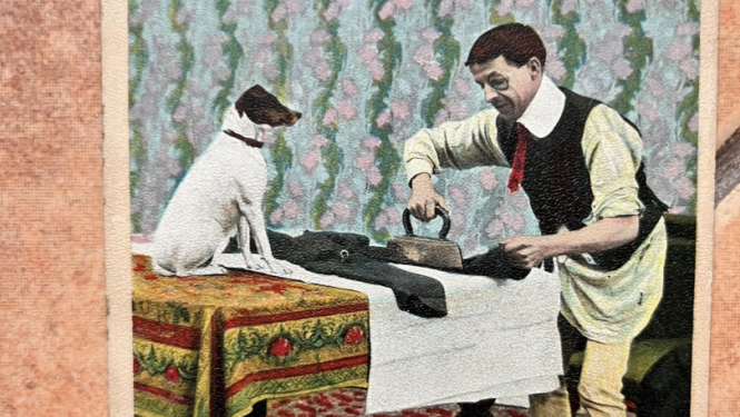 Pastakerta vīreitis gludina ar gludekli