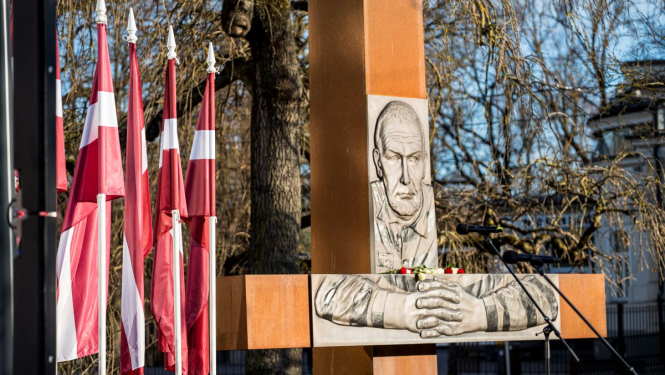 Piemineklis G.Astram