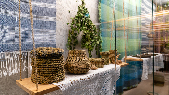 Izsta'dīti dažādi pinumi