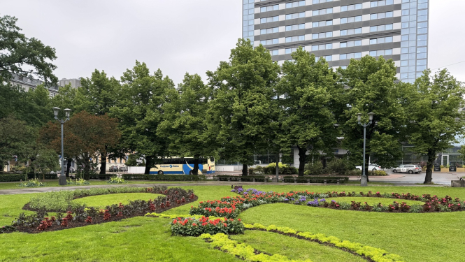 Puķu dobe Esplanādes parkā