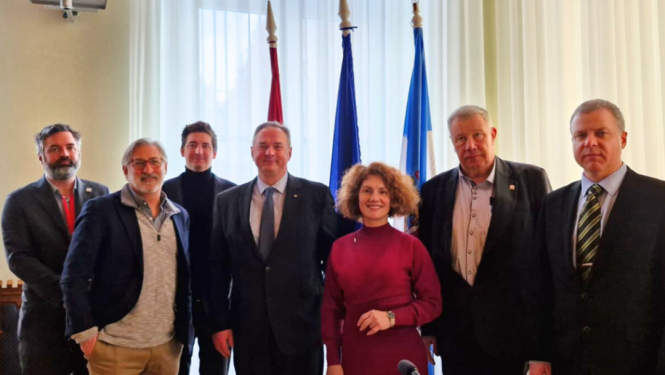 Starptautiskā Sarkanā Krusta pārstāvji ar Rīgas domes deputātiem pārrunā sadarbību 