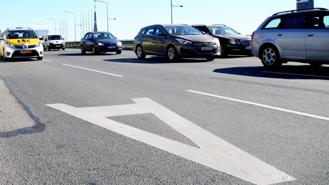 Sabiedriskā transporta josla