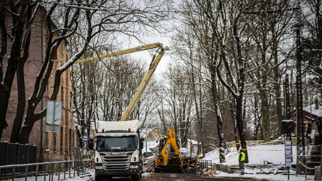 Pašvaldība nodrošina sprādzienā cietušās ēkas Melnsila sakopšanu un iedzīvotāju mantu iznešanu