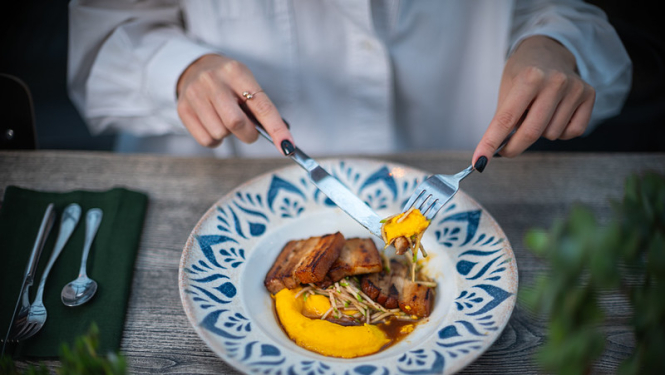 Šķīvis ar ēdienu