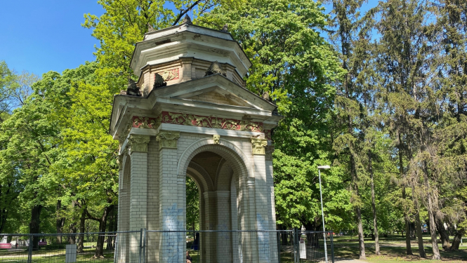  Rīgas 700 gadu jubilejas paviljons Kronvalda parkā