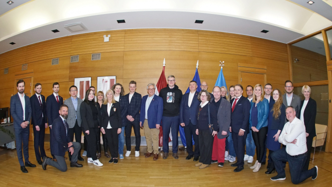 Rīgas domē viesojas pasaules sieviešu čempionāta hokejā organizatori