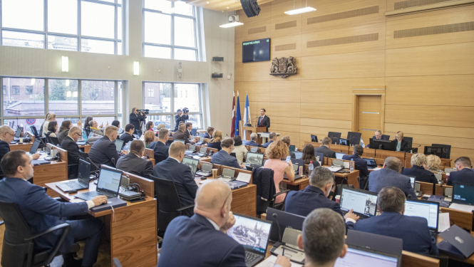 Rīgas domes deputāti sēžu zālē