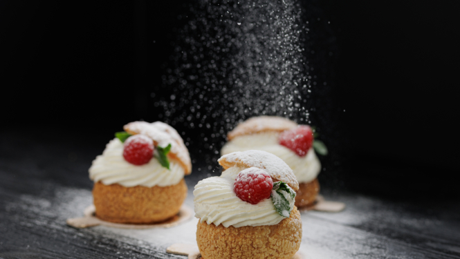 Kūciņas tiek apkaisītas ar pūdercukuru