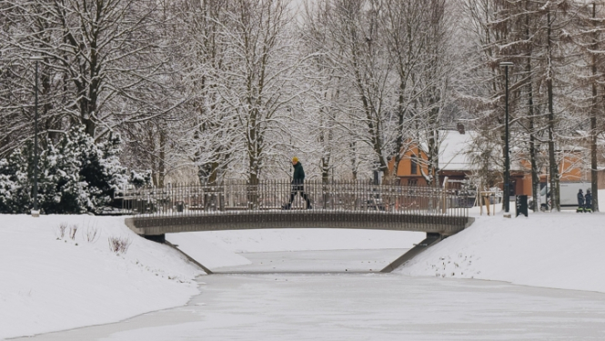 Rīgas kanāla tiltiņš ziemā