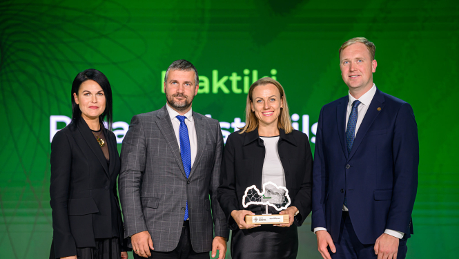 AS CleanR Grupas valdes locekle Agita Baltbārde, Rīgas pilsētas izpilddirektors Jānis Lange, Rīgas enerģētikas aģentūras starptautisko projektu vadītāja Ieva Kalniņa un ekonomikas ministrs Viktors Valainis