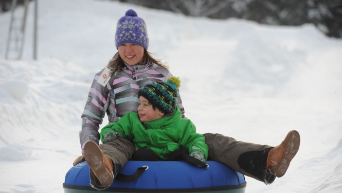 Šļūc ar kameru no kalna